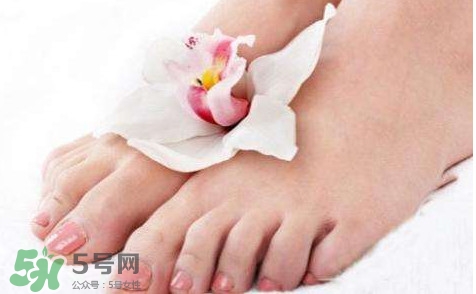 痛風(fēng)有什么癥狀？女性痛風(fēng)的初期癥狀