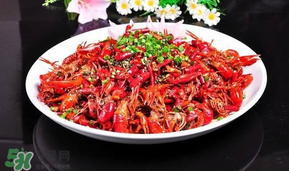 小龍蝦去頭還是不去頭？小龍蝦是吃去頭的好還是不去頭的好？