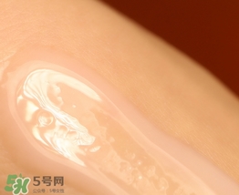 蘭嘉絲汀粉水和蘭蔻粉水哪個(gè)好？蘭嘉絲汀粉水和蘭蔻粉水對(duì)比