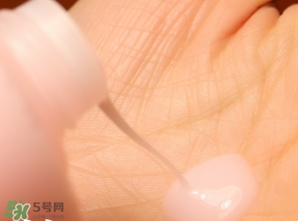蘭嘉絲汀粉水和蘭蔻粉水哪個(gè)好？蘭嘉絲汀粉水和蘭蔻粉水對(duì)比