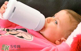 寶寶喝水喝奶要分開用奶瓶嗎？奶瓶喝水和喝奶要分開嗎？