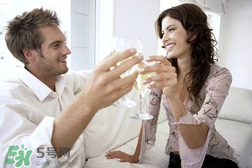 夫妻如何保持新鮮感？調(diào)情小技巧激發(fā)你的性欲