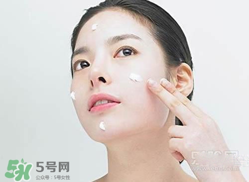 肌底液可以當精華用嗎？肌底液可以代替精華嗎？