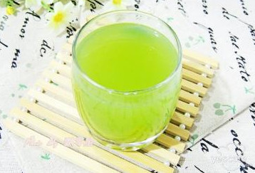 芹菜汁喝生的還是喝熟的？芹菜汁生喝好還是煮熟好