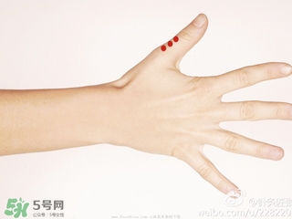 來月經(jīng)想睡覺是咋回事？為什么月經(jīng)期間很困