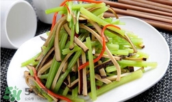 芹菜怎么炒好吃？芹菜怎么炒不苦