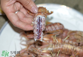 皮皮蝦中間硬的能吃嗎？皮皮蝦中間硬的是什么？