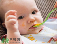 寶寶幾個(gè)月可以吃水果泥？寶寶多大可以吃果泥？