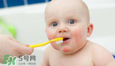 寶寶不肯刷牙一刷就哭怎么辦？怎么樣讓寶寶養(yǎng)成刷牙的習(xí)慣？