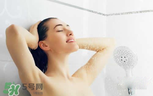 天天洗澡身上還癢是怎么回事？天天洗澡身上還癢怎么辦？