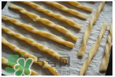 適合寶寶吃的小餅干怎么做？寶寶能吃的小餅干怎么做？