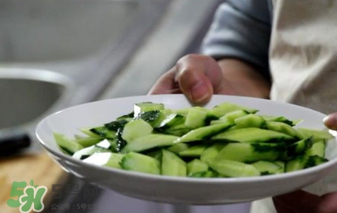 黃瓜怎么切菱形？如何將黃瓜切菱形