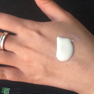 隔離霜和妝前乳都要用嗎？隔離霜和妝前乳哪個好