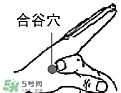 媽媽病毒性感冒需要停止喂奶嗎？媽媽感冒了喂奶需要注意什么？
