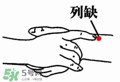 媽媽病毒性感冒需要停止喂奶嗎？媽媽感冒了喂奶需要注意什么？