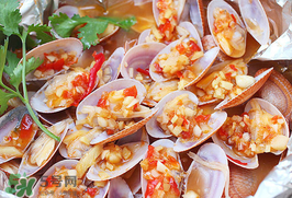 花甲能和白酒一起吃嗎？花甲和白酒在一起會(huì)食物中毒嗎？