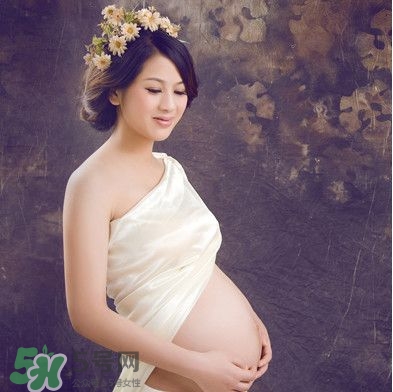 孕婦摸肚子會(huì)繞頸嗎？孕婦摸肚子胎兒能感受到嗎？