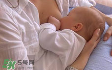 我的奶水發(fā)黃是怎么回事？ 哺乳期奶水發(fā)黃還可以喂奶嗎？