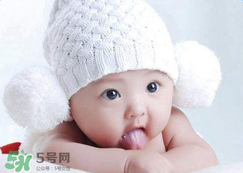 如何判斷新生兒已經(jīng)吃飽？新生兒吃飽了有什么表現(xiàn)？