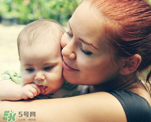 哺乳期媽媽用護(hù)膚品對(duì)寶寶有影響嗎？哺乳期能不能用護(hù)膚品？