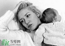 生完孩子后掉頭發(fā)是正常的嗎？產(chǎn)后掉發(fā)掉多少屬于正常?
