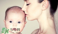 寶寶一般在什么時候會叫爸爸媽媽？寶寶說話和智力有關系嗎