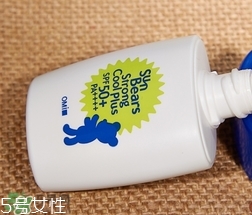近江兄弟防曬霜紅色藍(lán)色哪個好？近江兄弟小熊防曬霜紅色藍(lán)色對比