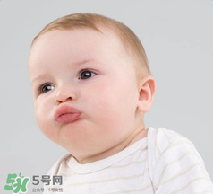 寶寶頭皮上的污垢可以摳掉嗎？寶寶頭上的頭垢該怎么處理？
