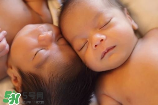 四維彩超能看出男女嗎？四維彩超能看清手指嗎？