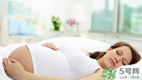 孕期什么睡姿對(duì)寶寶好？孕期怎么睡對(duì)胎兒好？