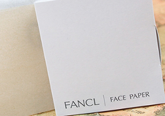 fancl吸油紙?jiān)趺礃樱縡ancl吸油紙?jiān)趺从茫?>
         				<strong>fancl吸油紙?jiān)趺礃?？fancl吸油紙?jiān)趺从茫?/strong>
         			</a>
         				<p>吸油紙這種東西本來(lái)是沒(méi)有什么推薦的，畢竟市面上的吸油紙非常多，但是fancl的材質(zhì)很天然。天然麻作為材質(zhì)，不含防腐劑，用起來(lái)非常安心，而且吸油效果會(huì)好很多哦！下面就來(lái)了解一下效果吧！</p>
         		</li> 
                                               <li>
         			<a href=