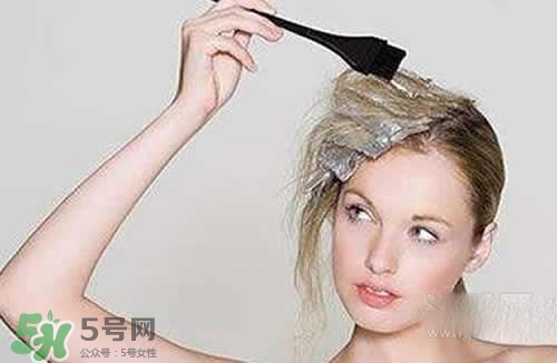 用染發(fā)膏前要不要洗頭？用染發(fā)膏要提前幾天洗頭？