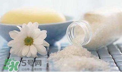 食用鹽可以洗臉嗎？用食用鹽洗臉好嗎？