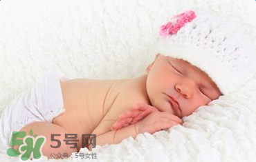 寶寶護(hù)臀膏用到多大？寶寶護(hù)臀膏多大開(kāi)始用？