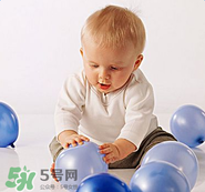 一歲寶寶玩什么游戲好？一歲寶寶適合玩什么游戲？
