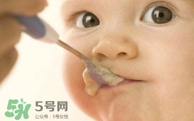 寶寶吃米粉拉綠便便怎么回事？寶寶吃米粉拉綠色要緊嗎？