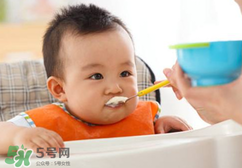 寶寶吃米粉拉綠便便怎么回事？寶寶吃米粉拉綠色要緊嗎？