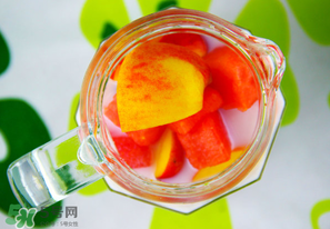 油桃和牛奶能一起吃嗎？喝完牛奶能吃油桃嗎？