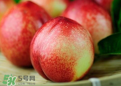 吃油桃需要削皮嗎？吃油桃剝皮吃還是不剝？
