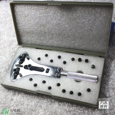 dw手表怎么換電池？dw丹尼爾惠靈頓手表?yè)Q電池步驟