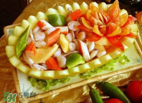 甜瓜和海鮮能一起吃嗎？吃海鮮能吃香瓜嗎？