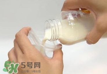 開水沖奶粉會破壞營養(yǎng)嗎？什么水溫沖奶粉好？