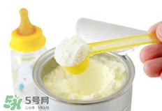 開水沖奶粉會破壞營養(yǎng)嗎？什么水溫沖奶粉好？