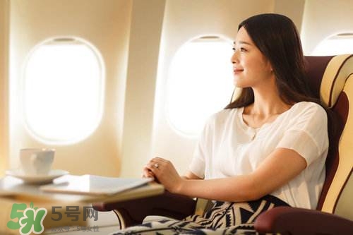 孕婦可以坐飛機嗎？孕婦坐飛機對胎兒有影響嗎？