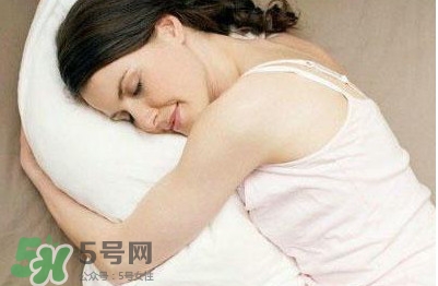 月經(jīng)少而黑什么原因？月經(jīng)少而黑怎么調(diào)理