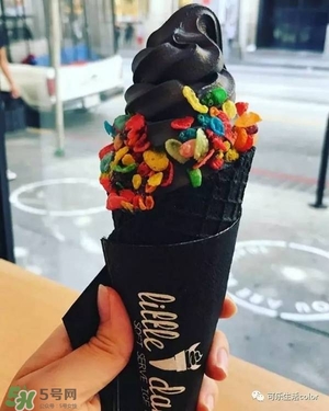 炭黑冰淇淋好吃嗎？炭黑冰淇淋哪里買？
