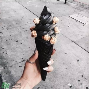 炭黑冰淇淋好吃嗎？炭黑冰淇淋哪里買？