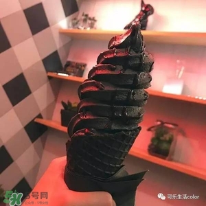 炭黑冰淇淋好吃嗎？炭黑冰淇淋哪里買？