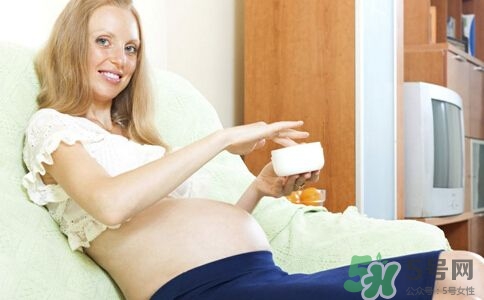 孕婦能抹護(hù)膚品嗎？孕婦能化妝嗎？