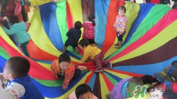 餃子在幼兒園玩的游戲叫什么？彩虹傘的捕魚游戲怎么玩？